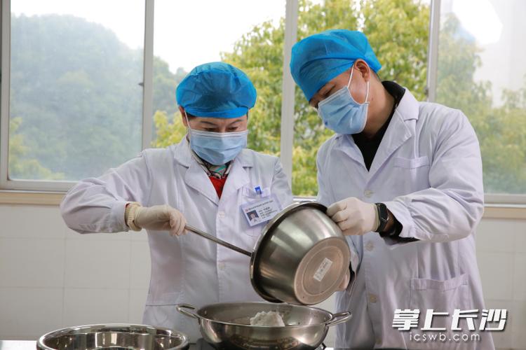 健康驿站茶饮方成养生“新宠” 这家医院的健康养生技术研发之路